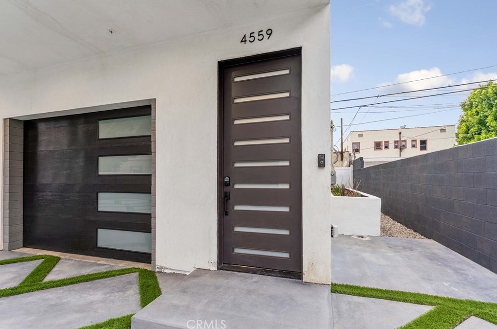 4559 18th St, Los Angeles CA  90019-5843 exterior