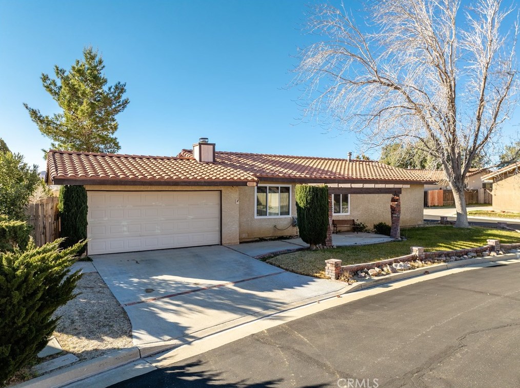 14210 Winchester Dr, Mojave, CA 93501-2104