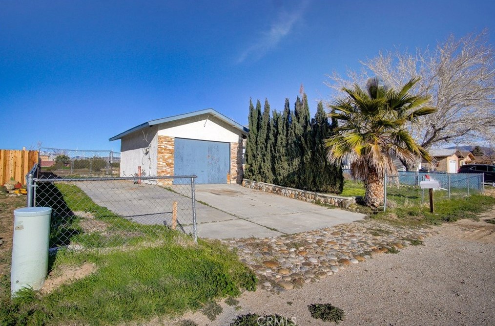 3419 Gregory Dr, Mojave, CA 93501
