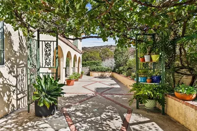 9658 Wheatland Avenue, Sunland, CA 91040 - Photo 4