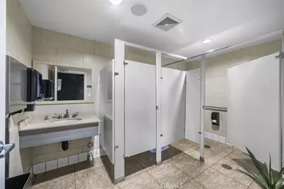 11671 Victory Boulevard, North Hollywood, CA 91606 - Photo 36