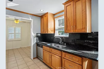 210 W Ash Avenue, Burbank, CA 91502 - Photo 10