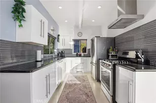 5675 Spreading Oak Dr, Los Angeles, CA 90068 - Photo 14