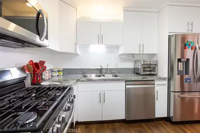 9551 Via Ricardo, Burbank, CA 91504 - Photo 8