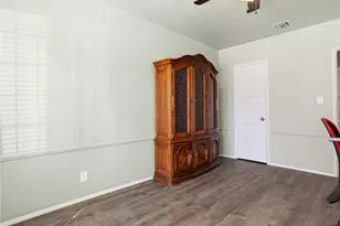228 N Beachwood Dr, Burbank, CA 91506 - Photo 24