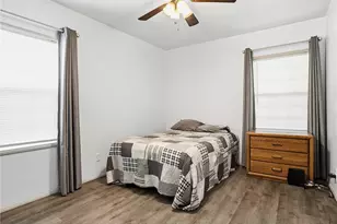 228 N Beachwood Dr, Burbank, CA 91506 - Photo 22