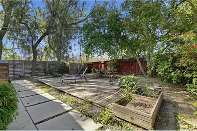 6141 Jumilla, Woodland Hills, CA 91367 - Photo 24