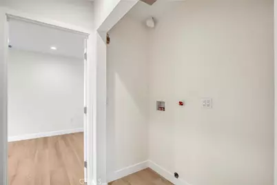 7040 Tyrone Avenue, Van Nuys, CA 91405 - Photo 20