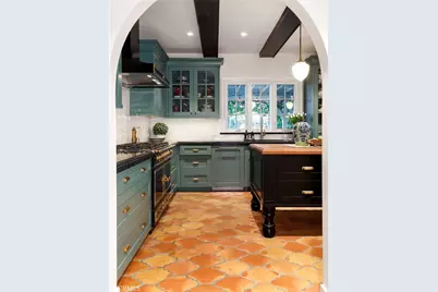 898 S Victoria, Los Angeles, CA 90005 - Photo 24