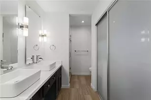 1045 N Kings Road, West Hollywood, CA 90069 - Photo 16