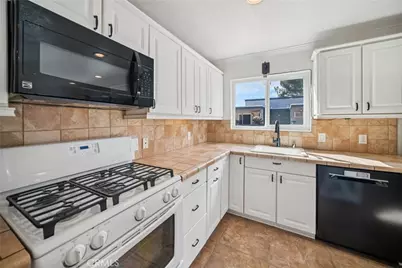 19545 Sherman Way, Reseda, CA 91335 - Photo 12