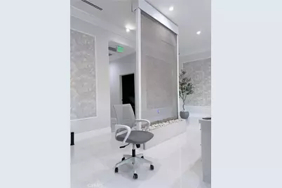 815 S Victory, Burbank, CA 91502 - Photo 2