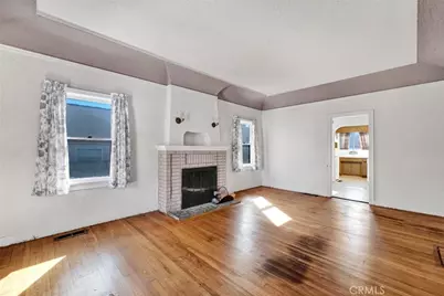 637 E Fairmount Road, Burbank, CA 91501 - Photo 2
