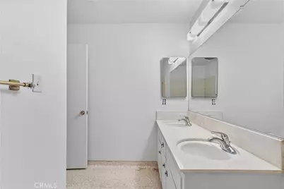9960 Milburn, Los Angeles, CA 91352 - Photo 52