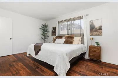 7715 Via Napoli, Los Angeles, CA 91504 - Photo 20