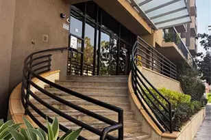 7320 Hawthorn  Ave, Los Angeles, CA 90046 - Photo 2