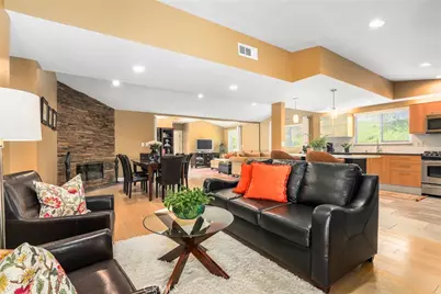 20516 Aetna Street, Woodland Hills, CA 91367 - Photo 2