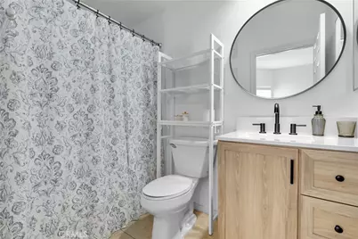 7124 Woodman, Van Nuys, CA 91405 - Photo 22