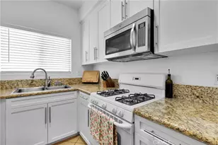 7124 Woodman, Van Nuys, CA 91405 - Photo 12