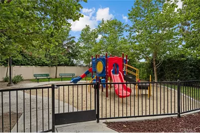 14840 Maple Ter, Los Angeles, CA 91402 - Photo 26
