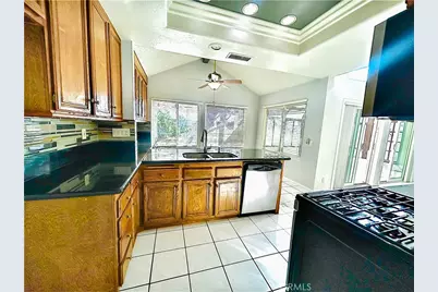 10 Bluff Point Circle, Phillips Ranch, CA 91766 - Photo 18