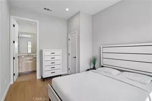 17812 Bromley Ct, Encino, CA 91316 - Photo 32