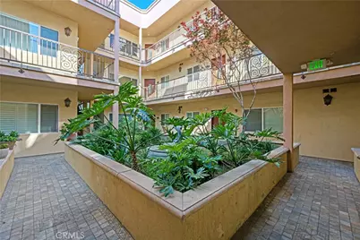 626 E Orange Grove Avenue #301, Burbank, CA 91501 - Photo 24