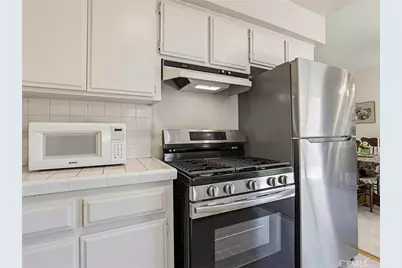 921 E Elmwood Avenue, Burbank, CA 91501 - Photo 6