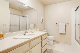 921 E Elmwood Ave, Burbank, CA 91501 - Photo 20