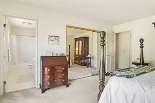 921 E Elmwood Ave, Burbank, CA 91501 - Photo 16