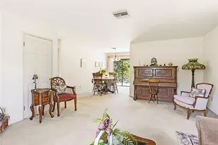 921 E Elmwood Ave, Burbank, CA 91501 - Photo 14