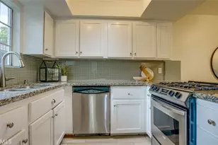 305 E Valencia Ave, Burbank, CA 91502 - Photo 6