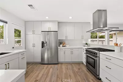 10000 Amestoy Avenue, Northridge, CA 91325 - Photo 14