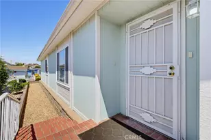 115 Poinsettia Gardens Dr, Ventura, CA 93004 - Photo 4