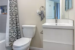 432 N Beachwood Dr, Burbank, CA 91506 - Photo 48