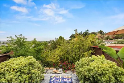 8407 Broadacre Drive, Los Angeles, CA 91352 - Photo 32