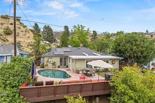 8407 Broadacre Dr, Los Angeles, CA 91352 - Photo 28