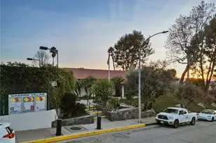 8016 Via Verona, Burbank, CA 91504 - Photo 36