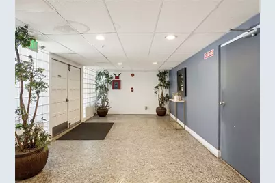 11044 Acama Street #302, Studio City, CA 91602 - Photo 6