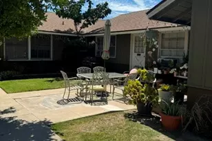 1988 N Ontario St, Burbank, CA 91505 - Photo 2