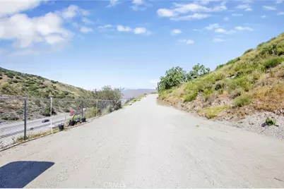 10200 Willow Springs Lane, Sunland, CA 91040 - Photo 22