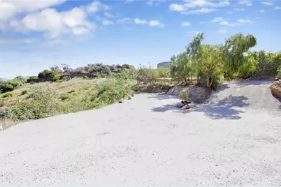 10200 Willow Springs Lane, Sunland, CA 91040 - Photo 16