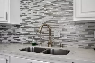 9541 Via Salerno, Burbank, CA 91504 - Photo 16