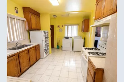 537 W 49th Place, Los Angeles, CA 90037 - Photo 6