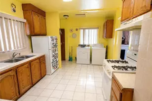 537 W 49th Pl, Los Angeles, CA 90037 - Photo 6