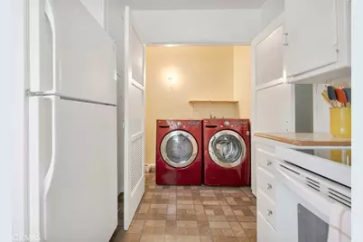 400 University Avenue, Burbank, CA 91504 - Photo 20
