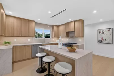 10211 Roscoe, Los Angeles, CA 91352 - Photo 8