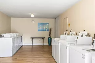 10240 Camarillo St, Toluca Lake, CA 91602 - Photo 28