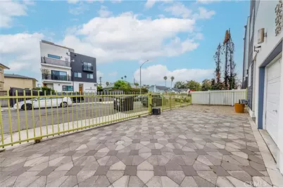 523 N St Andrews, Los Angeles, CA 90004 - Photo 36