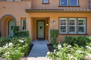 28457 Herrera St, Valencia, CA 91354 - Photo 2